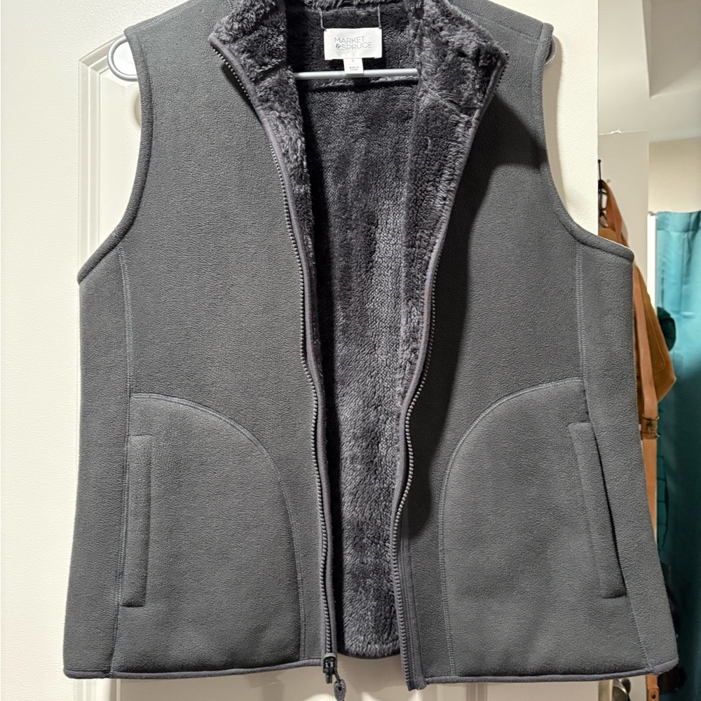 Market & Spruce Charcoal Fleece Vest